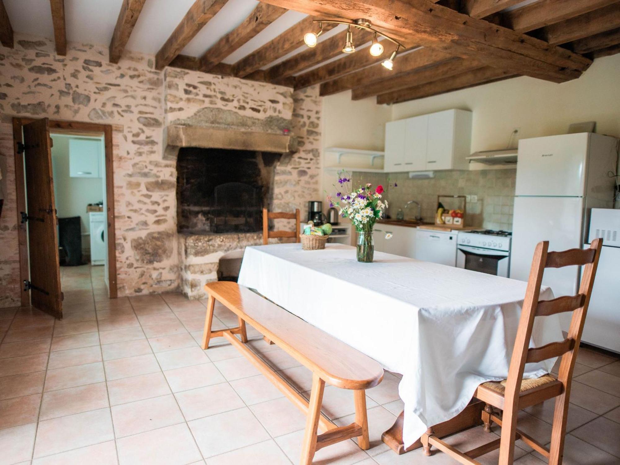 Gite De Charme Renove Avec Cheminee, Terrasse Et Proche Randonnees - Capacite 13 Pers. - Fr-1-410-179 Saint-Leonard-des-Bois Luaran gambar